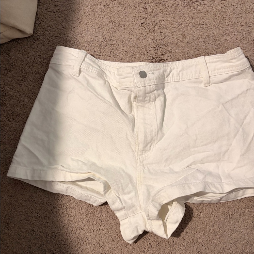 Universal Thread Women's Cream Jean Shorts